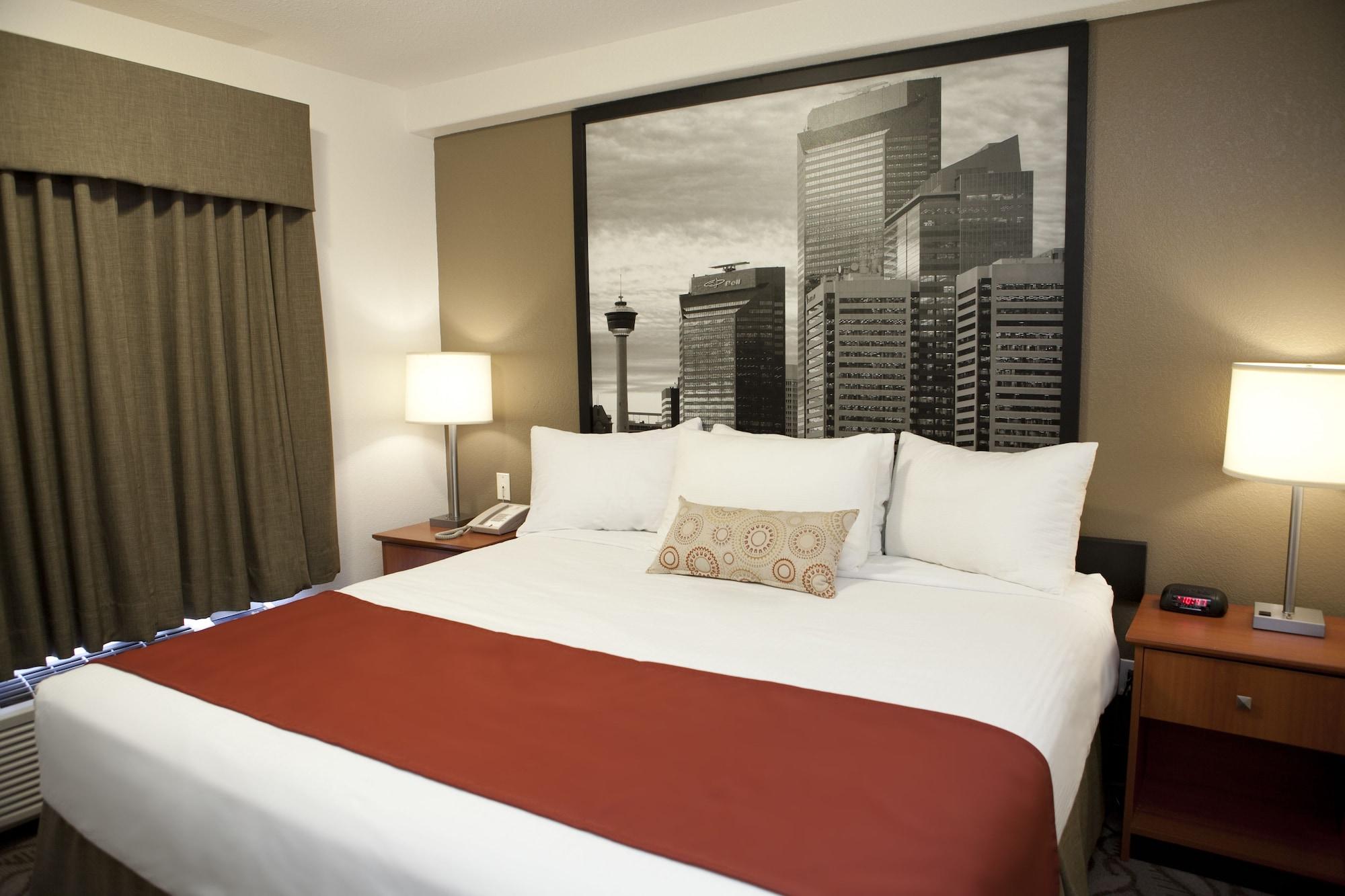 Super 8 By Wyndham Calgary Shawnessy Area Hotel Exterior photo